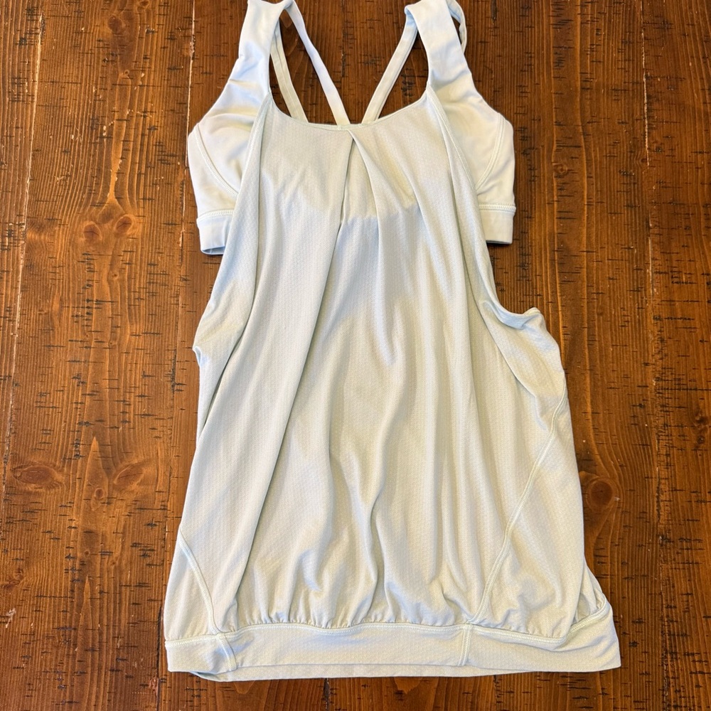 Lululemon Light Blue Yoga Tank Top Lightweight Built In Bra Size 6 EUC